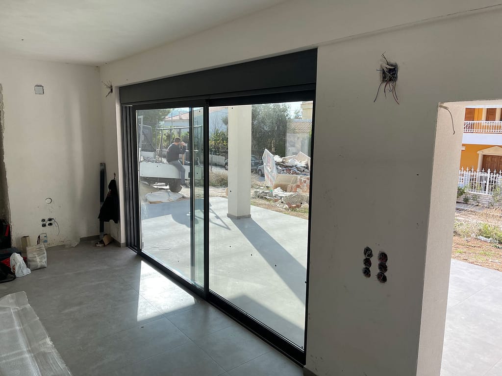 Koufomata Alouminiou Se Monokatoikia Sti Vari (2)