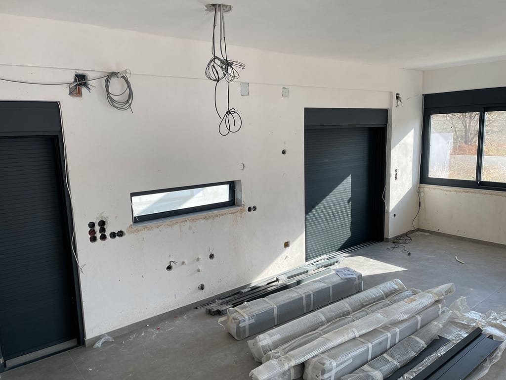 Koufomata Alouminiou Se Monokatoikia Sti Vari (3)