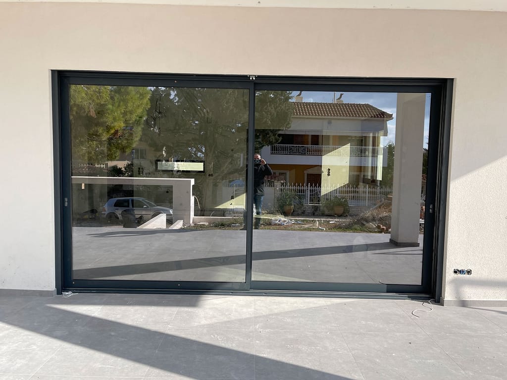 Koufomata Alouminiou Se Monokatoikia Sti Vari (7)