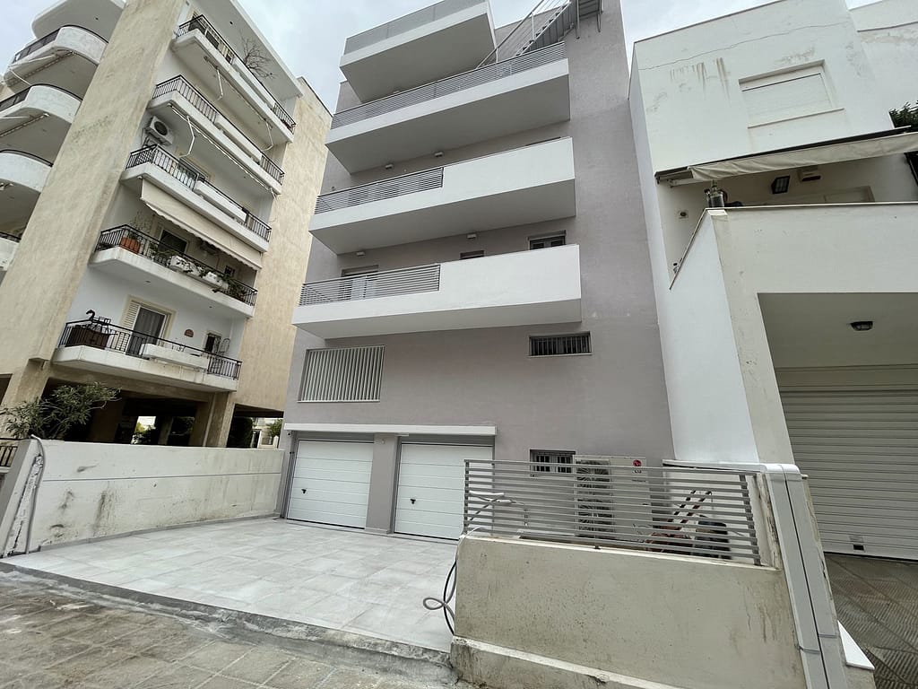 Monokatoikia Ston Karea (8)