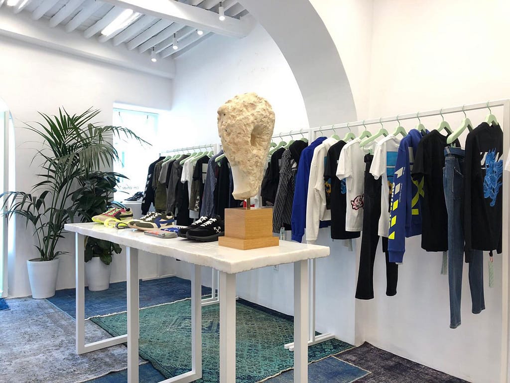 Siderenies Kataskeues Gia Katastima Rouxon Off White Stin Mykono (10)