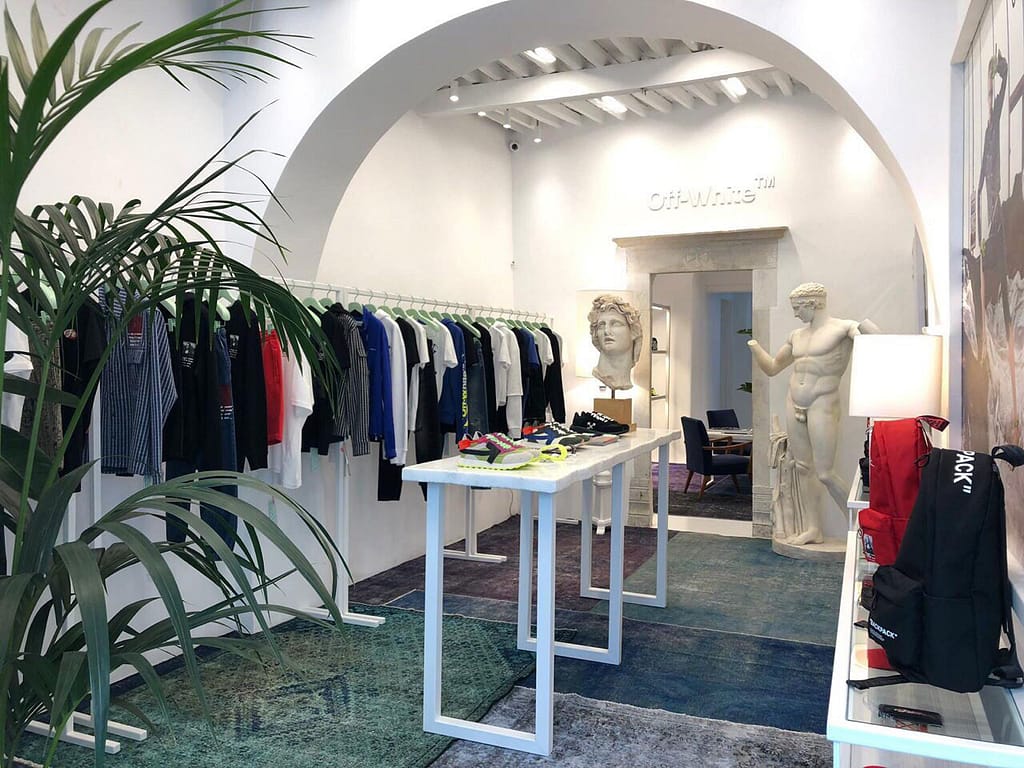 Siderenies Kataskeues Gia Katastima Rouxon Off White Stin Mykono (4)