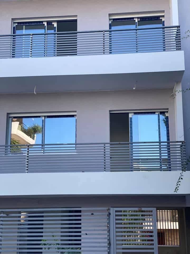 Monokatoikia Ston Karea (2)