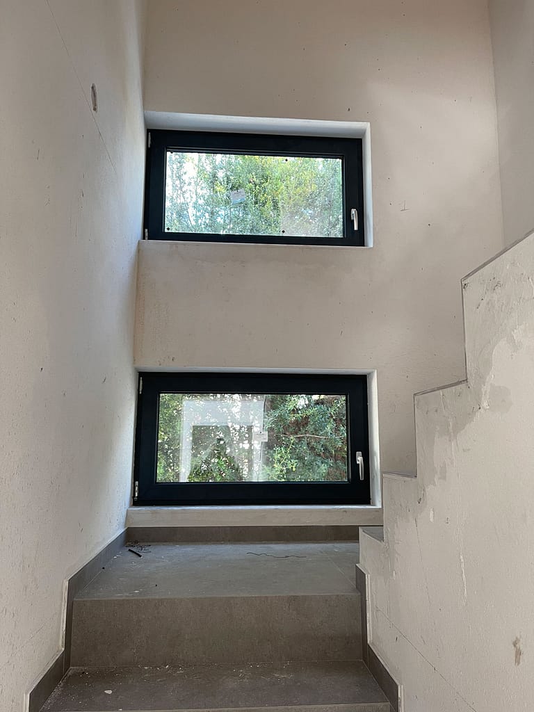 Koufomata Alouminiou Se Monokatoikia Sti Vari (1)