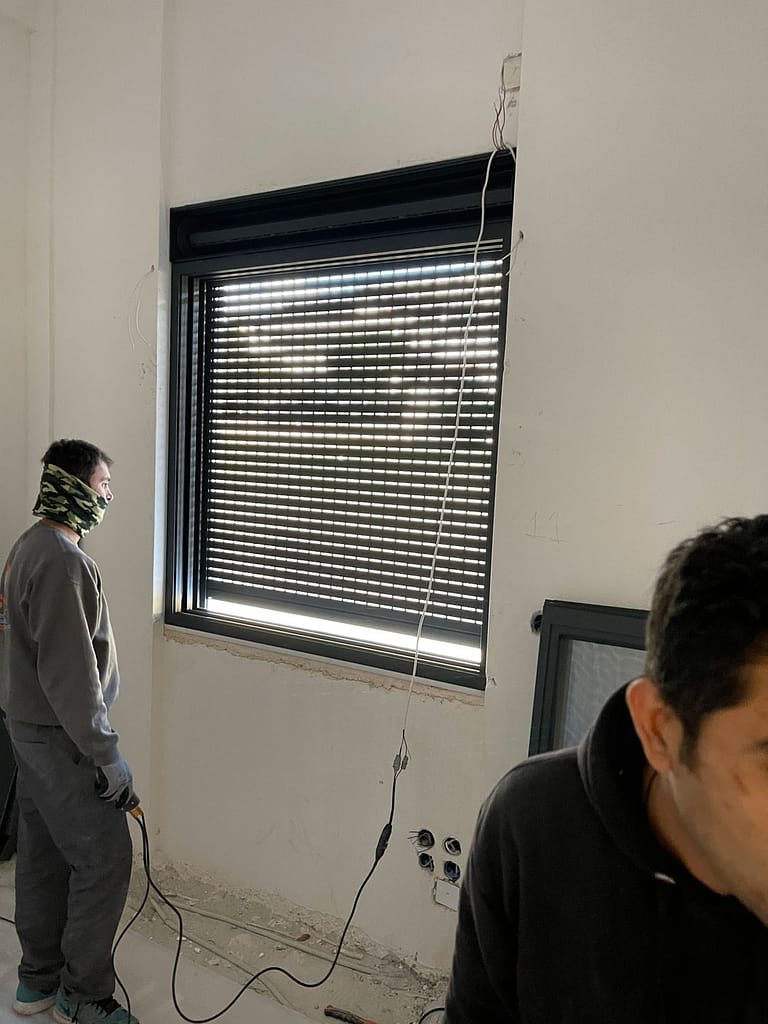 Koufomata Alouminiou Se Monokatoikia Sti Vari (12)