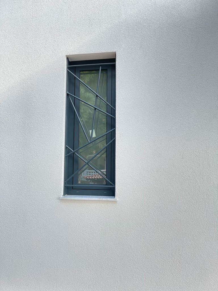 Koufomata Alouminiou Se Monokatoikia Sti Vari (13)