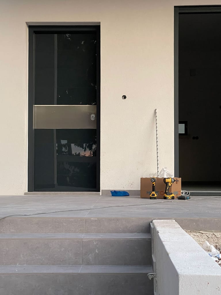 Koufomata Alouminiou Se Monokatoikia Sti Vari (17)