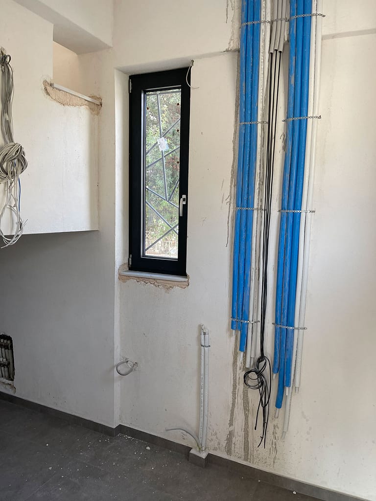 Koufomata Alouminiou Se Monokatoikia Sti Vari (4)